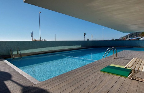 Sitges Apartment | Primera Línea de Mar, Jardín Privado y Piscina