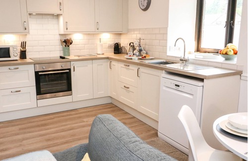 Chillington Cottage | PRIMROSE AT STANCOMBE MANOR, NR KINGSBRIDGE, pet friendly in Sherford