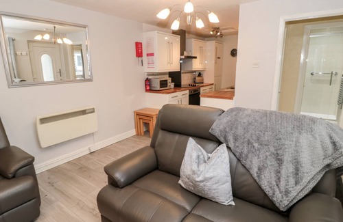 Beadnell Cottage | PRIMROSE COTTAGE, pet friendly, country holiday cottage in Beadnell