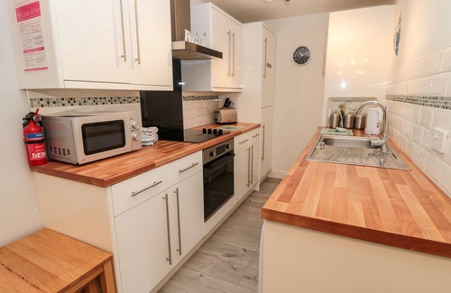 Beadnell Cottage | PRIMROSE COTTAGE, pet friendly, country holiday cottage in Beadnell