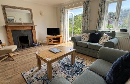 Dittisham House | Primrose Cottage - South facing cottage in the heart of Dittisham