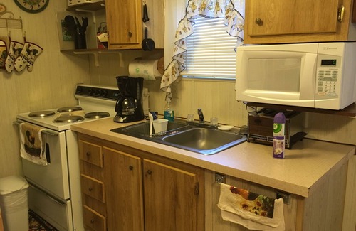 Jefferson Cabin | Primrose Rustic Country Cabin 2 Bedroom 1Bath Cabin 9 Miles From Jefferson Tx .
