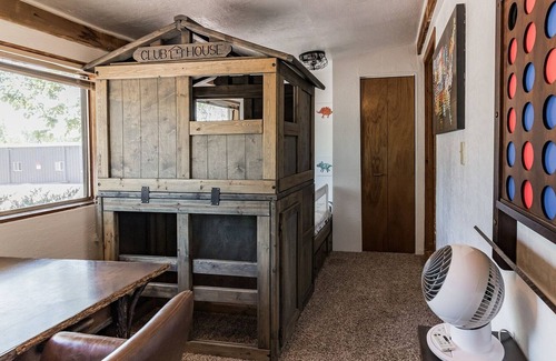 Pine Cabin | Prince Pine 3 Bedroom Cabin by Redawning