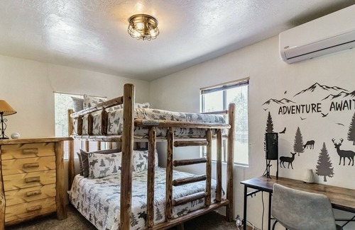 Pine Cabin | Prince Pine 3 Bedroom Cabin by Redawning
