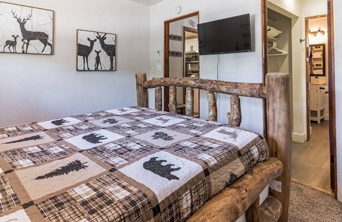 Pine Cabin | Prince Pine 3 Bedroom Cabin by Redawning