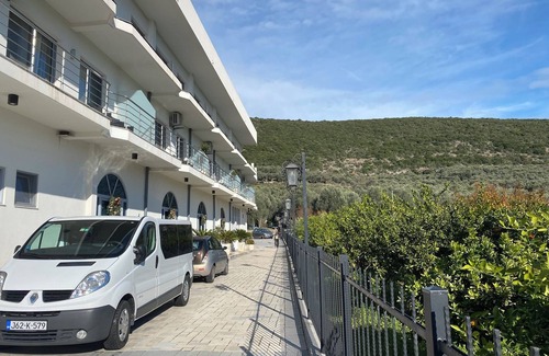 Ulcinj Apartment | PRINCESS Valdanos - Spacious family apartment, kitchenette, AC, Wi-Fi & terrace