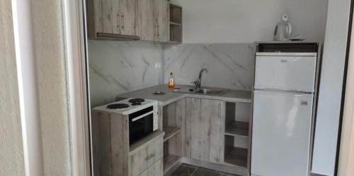 Paralia Skotinis Apartment | Prionas Studios