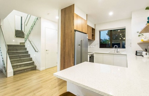 Sandringham House | Pristine Modern Central Home | Netflix & Heatpump