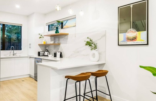 Sandringham House | Pristine Modern Central Home | Netflix & Heatpump