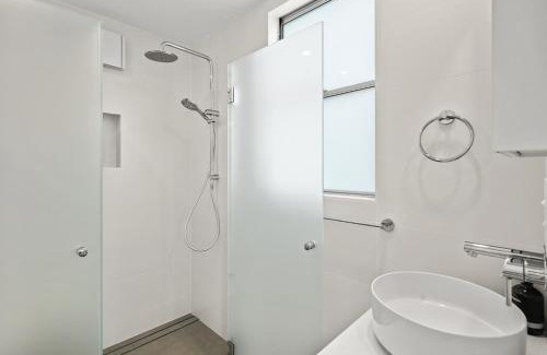 Terrigal House | Pristine 1-Bed Coastal Refuge