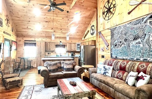 Murphy Cabin | Pristine 2 bedroom cabin in the Blue Ridge mountains of North Carolina