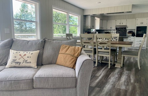 Markville House | Pristine 3-Bedroom 2-Bath Northwoods Lake Cabin