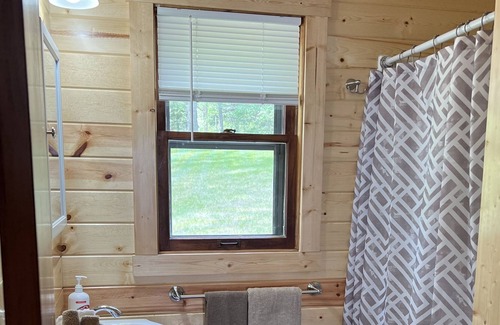 Girard Cabin | Pristine 3BR on a great fishing & recreation lake. Water toys & boat available!