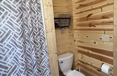 Girard Cabin | Pristine 3BR on a great fishing & recreation lake. Water toys & boat available!