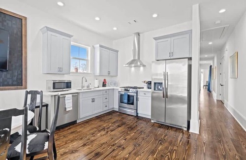 Dillard Apartment | Pristine 4BD w Pool | Driveway Parking | Balcony