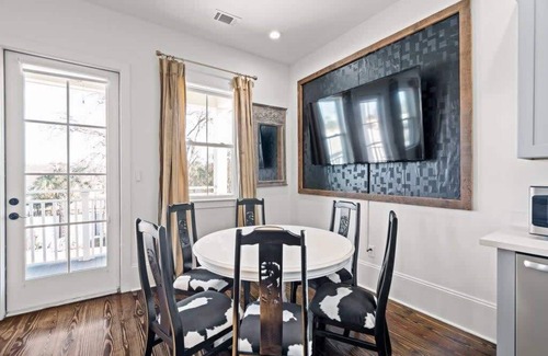 Dillard Apartment | Pristine 4BD w Pool | Driveway Parking | Balcony