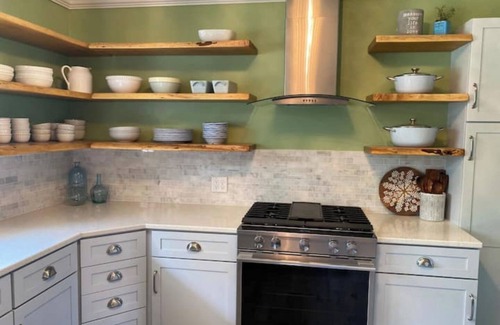 Pella House | Pristine getaway for groups; 5 BR - sleeps 16+