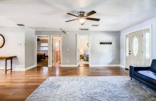 Fairvilla House | Pristine Lakeside 3BR Home w Private Pool