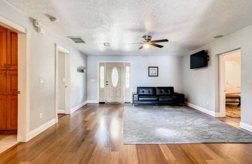 Fairvilla House | Pristine Lakeside 3BR Home w Private Pool