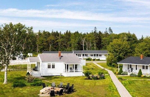 Ocean Point House | Pristine Ocean View Retreat Perfect for Romantic Mornings | Room with King Bed