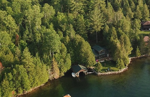 Northfield Cottage | Pristine waters, lakefront cottage - 2-wk summer getaways on Pemichangan!