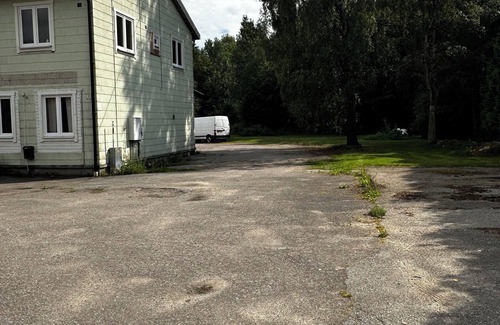 Hallabrottet Apartment | Prisvärd Lägenhet Nära Kumla & Örebro!