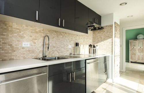 North Palmetto Point House | Priv. Beachfront Estate w/Htd Pool, Tennis Ct, Basketball, Kayaks, Pickleball