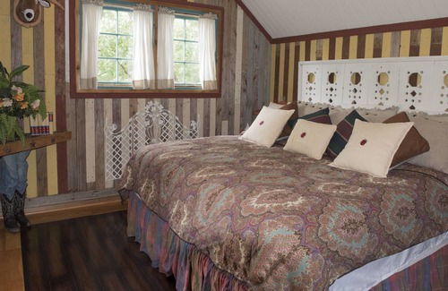Cumby House | Privacy and Seclusion - House in Private Nature Preserve, Dragon Ranch
