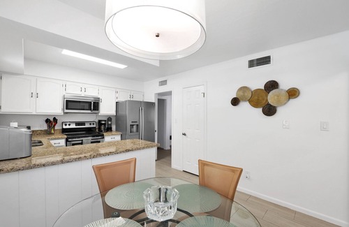 South Scottsdale House | Privacy-Family Friendly, Pet Friendly, Clean, Tennis, Green Belt, Private Patio