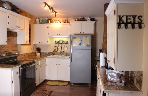 Ruidoso Cabin | Privacy & Location! One acre & 2min from town. Central AC. Covered patio.