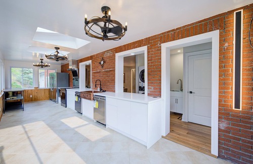 Uxbridge Cottage | Privacy Magical Forest Cottage 30+ Party Room, Disco KTV