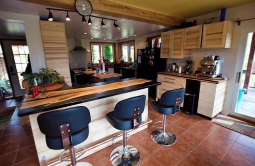 Moricetown House | Privacy with Peaceful Mountain Views,River beach.Nature and Smither's ammenities