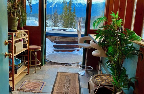 Moricetown House | Privacy with Peaceful Mountain Views,River beach.Nature and Smither's ammenities