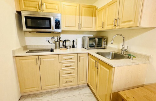Brampton House | Private 1-Bedroom Apartment Near Pearson Airport – Perfect for Solo Travelers and Couples