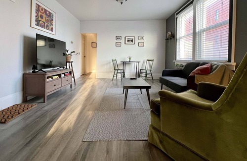 Barrie House | Private 1 Bedroom Apartment - Steps To Waterfront/Downtown