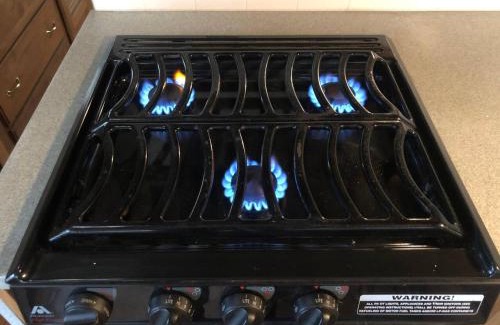 Linden House | Private 1-bedroom RV with full hookups and direct bus to NYC Manhattan only 2 blocks away