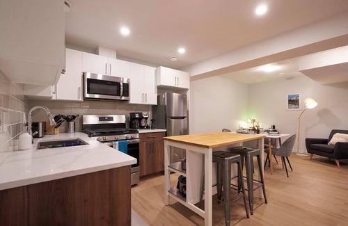 West Edmonton House | Private 1BR Basement Suite | Full Kitchen, Sofa Bed, Near WEM