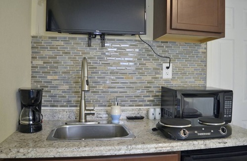 Conway House | Private 1BR Escape Pet-Friendly & Great Location