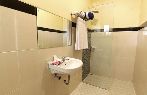 Babakan Villa | Private 1BR Villa near tourist areas - Green tropical scenery