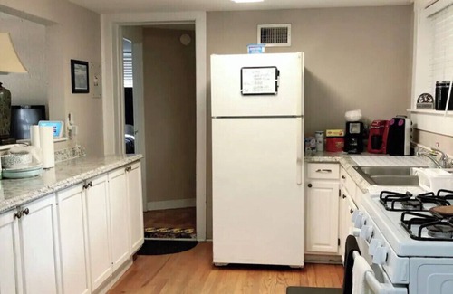 Lawsona - Fern Creek Apartment | Private 2/1 Apartment in Historic Downtown Duplex