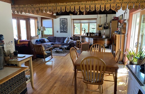 Point Richmond House | Private 2/1, Views, Deck, Artsy
