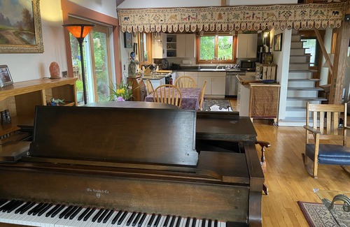 Point Richmond House | Private 2/1, Views, Deck, Artsy