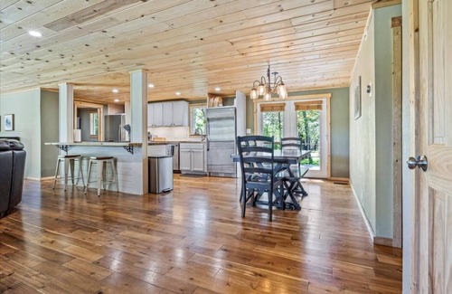 Grants Pass House | Private 2-Acre Country Escape + Spa | 3BR Near Town