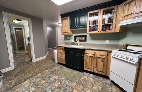 South Weber Apartment | Private 2-bedroom apartment, prime location close to Ski resorts, hiking & golf