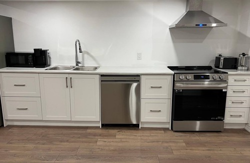 Vaughan House | Private 2 Bedroom Basement Suite