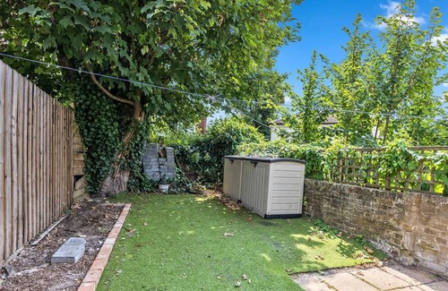 Chatham Apartment | Private 2 Bedroom in Chatham, Medway with garden