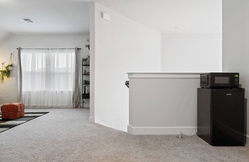 Travis County Apartment | PRIVATE 2 BEDROOM LOFT IN A SHARED HOME, SOUTH AUSTIN, AC, WIFI, FREE PARKING