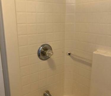 Linden Apartment | Private 2-bedroom with free parking and direct bus to NYC Manhattan only 2 blocks away