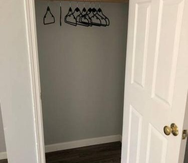 Linden Apartment | Private 2-bedroom with free parking and direct bus to NYC Manhattan only 2 blocks away