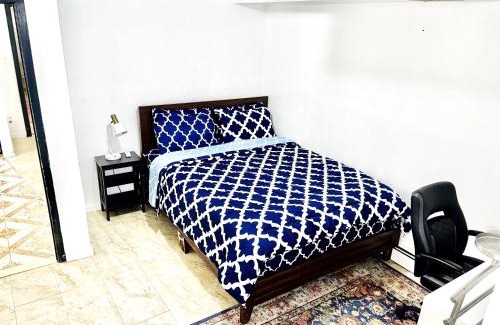 Queens Apartment | PRIVATE 2 BR Apt with PRIVATE Backyard in LIC !